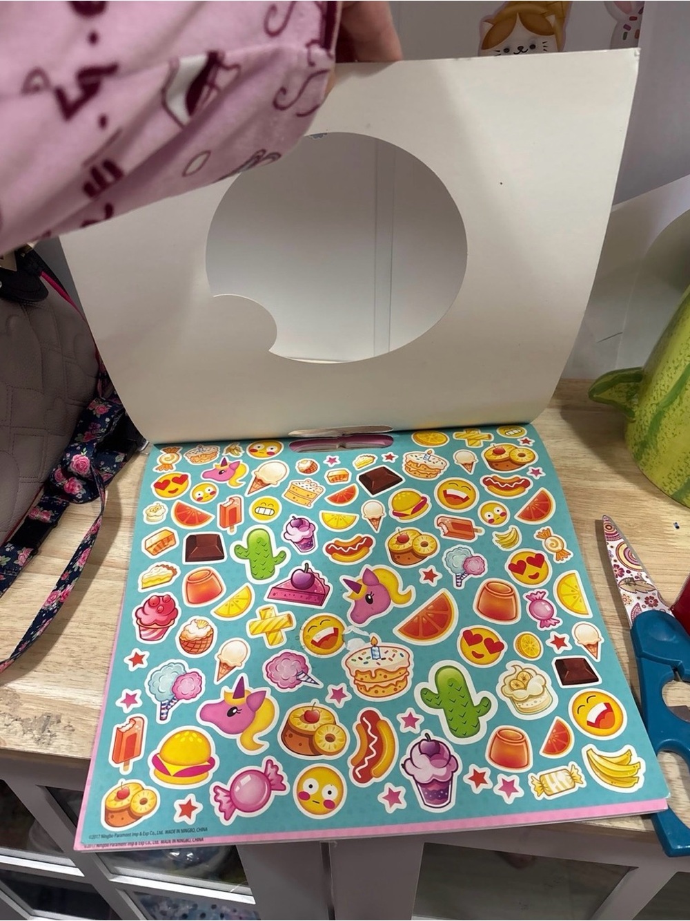 Createilogy Sweet Shop Sticker book 700+ scented stickers - Picture 2 of 12